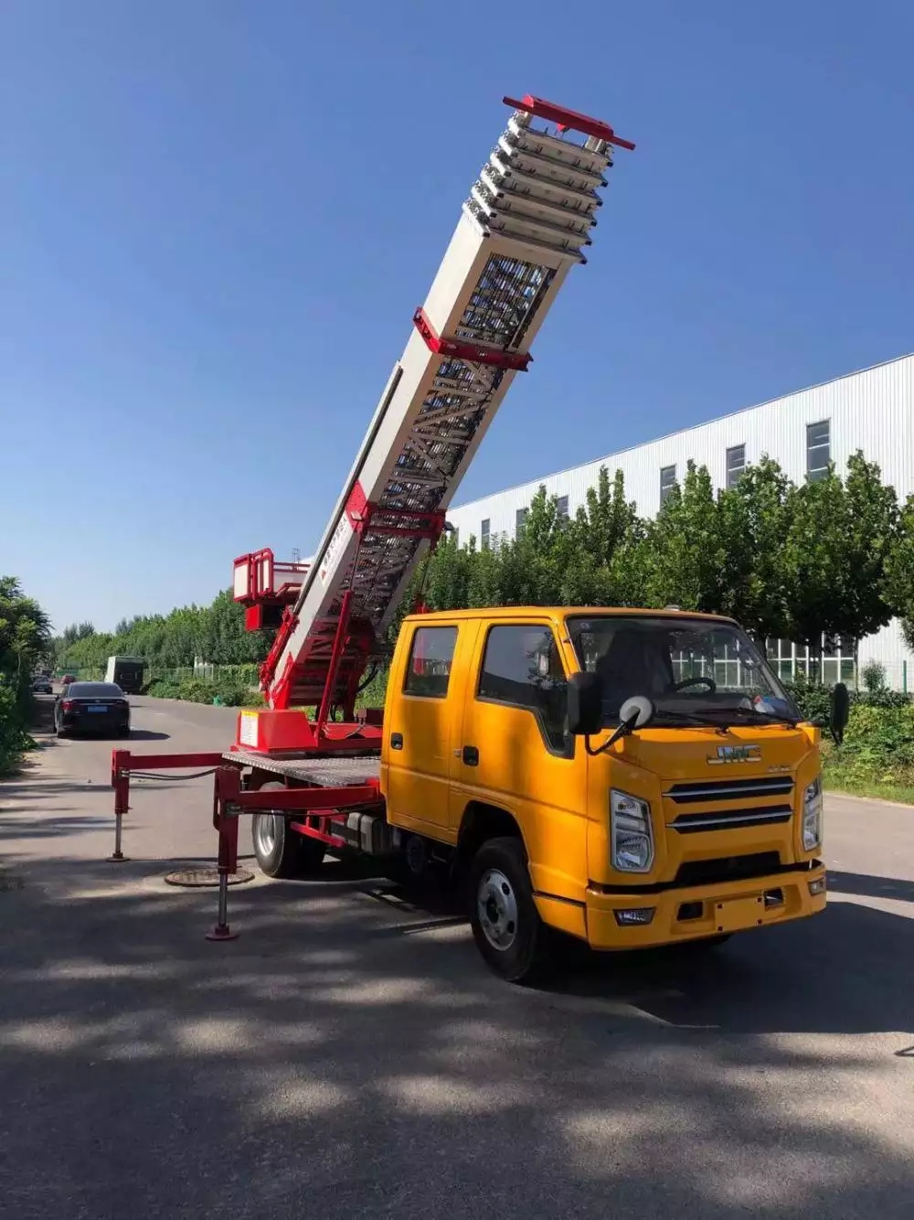 大涌镇附近的云梯车出租服务：轻松解决高空作业需求